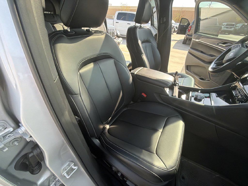 Used 2025 Jeep Grand Cherokee L Limited w/ Black Appearance Package AWD/4WD image 22