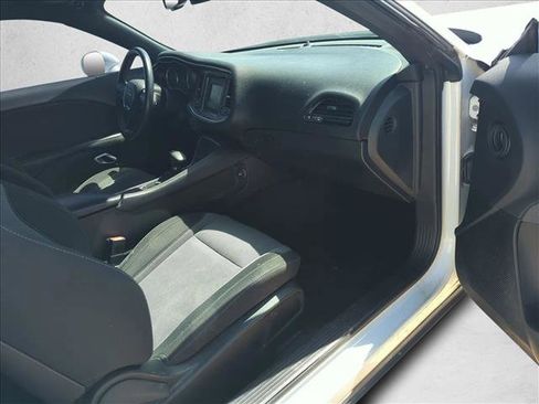 Used 2016 Dodge Challenger SXT w/ Driver Convenience Group image 16