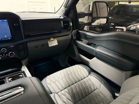 Used 2024 Ford F250 Limited image 27