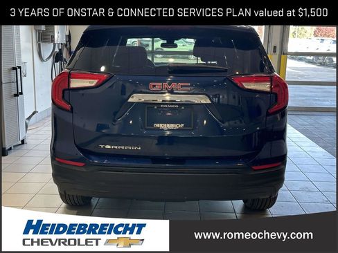 Used 2022 GMC Terrain SLE w/ Driver Convenience Package image 3