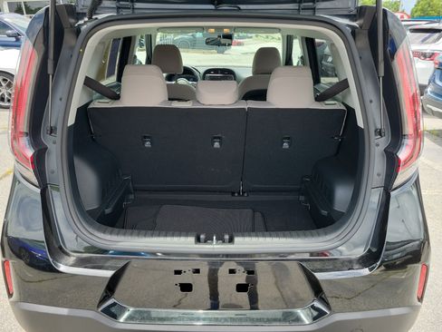 Certified 2025 Kia Soul LX w/ LX Technology Package FWD image 9
