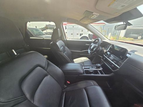 Used 2024 Nissan Pathfinder SL w/ Black Appearance Package FWD image 9