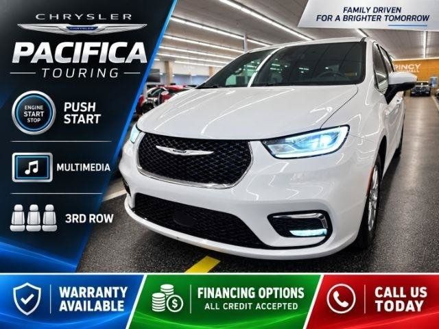 Used 2023 Chrysler Pacifica Touring FWD image 1