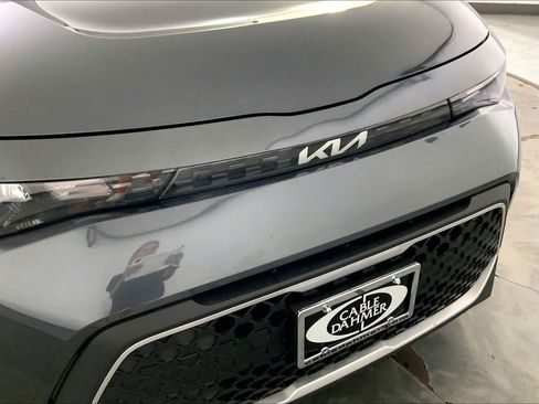 Used 2025 Kia Soul LX w/ LX Technology Package FWD image 28