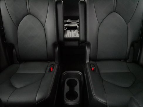 Used 2024 Toyota Highlander Platinum image 13