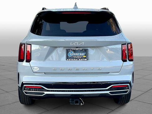 Used 2022 Kia Sorento EX w/ Panoramic Sunroof Package image 4