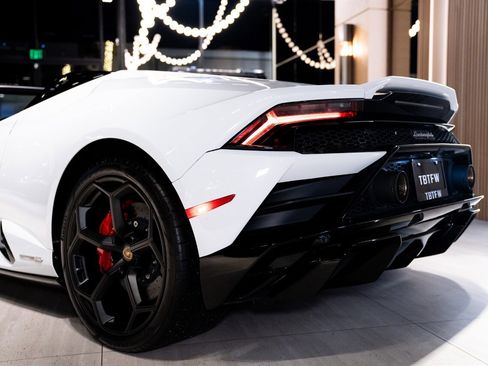 Used 2023 Lamborghini Huracan EVO image 19