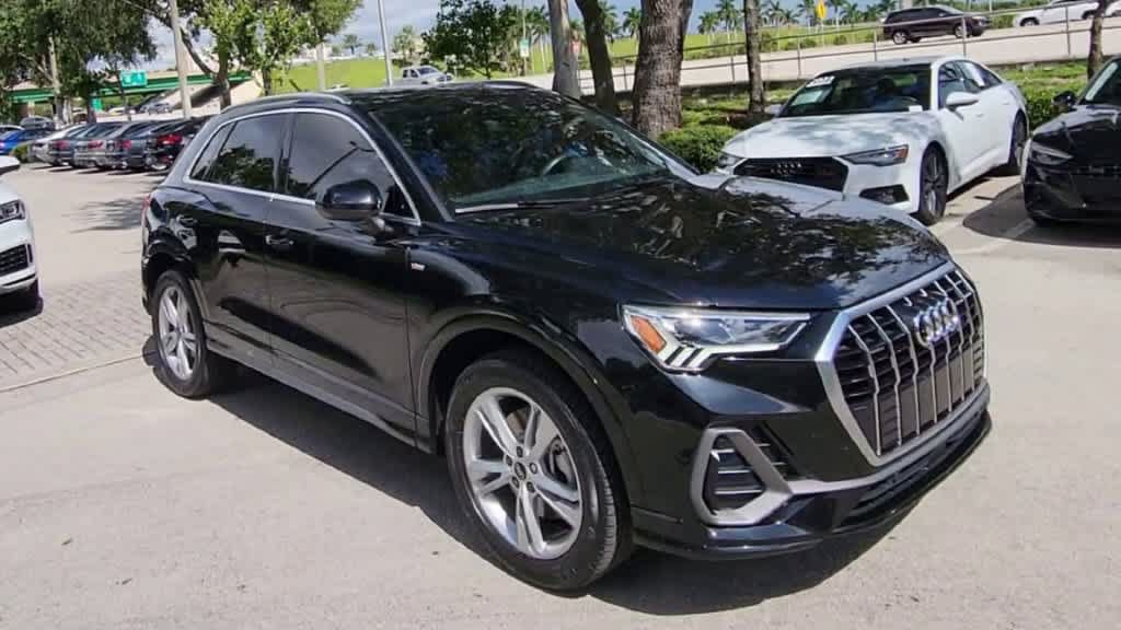 Certified 2023 Audi Q3 2.0T Premium w/ Convenience Package AWD/4WD image 2