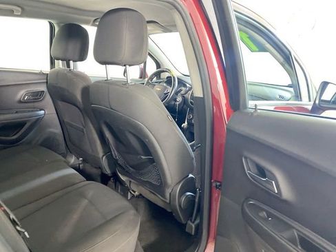 Used 2021 Chevrolet Trax LS AWD/4WD image 32