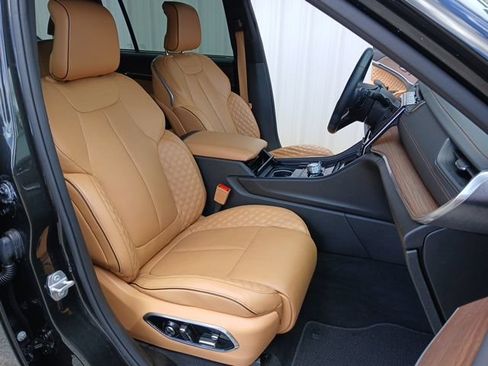 Used 2023 Jeep Grand Cherokee L Summit w/ Luxury Tech Group V AWD/4WD image 39