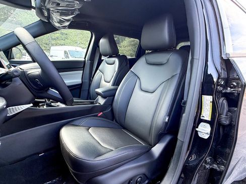 New 2025 Jeep Compass Limited w/ Sun and Sound Group image 6