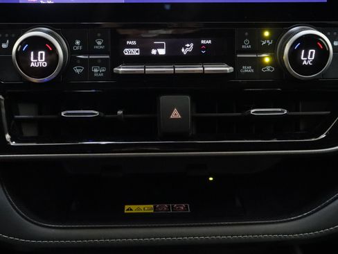 Certified 2025 Toyota Highlander XLE AWD/4WD image 20
