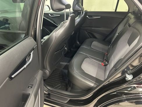 Used 2024 Kia Niro EX Touring image 8