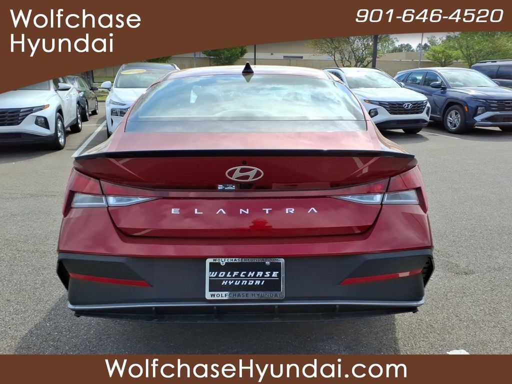 Certified 2026 Hyundai Elantra Sport FWD image 4