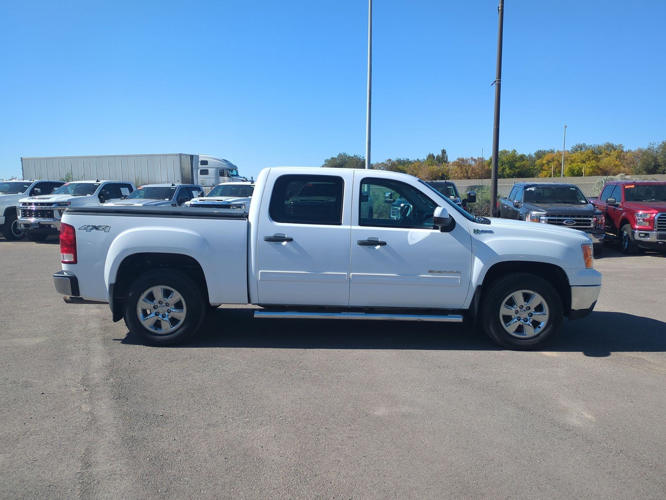 Used 2011 GMC Sierra 1500 4x4 Crew Cab Hybrid image 6