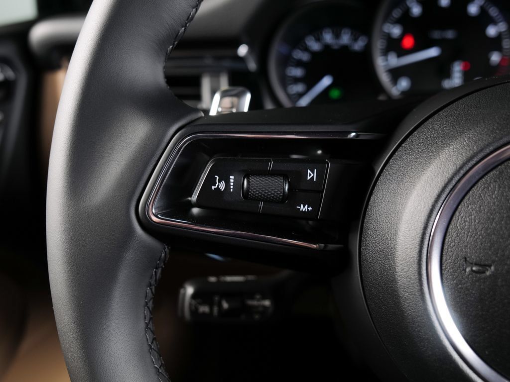 Certified 2026 Porsche Macan AWD/4WD image 14