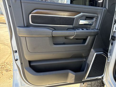 Used 2024 RAM 3500 Laramie w/ Towing Technology Group image 10