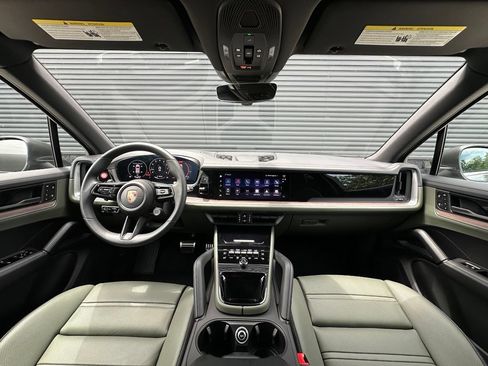 Certified 2026 Porsche Cayenne S AWD/4WD image 6