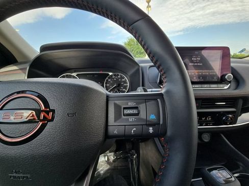 Used 2025 Nissan Rogue SV AWD/4WD image 12