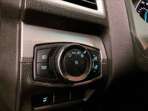 Used 2015 Ford Explorer XLT w/ Equipment Group 202B AWD/4WD image 31