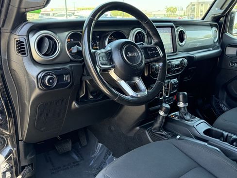 Used 2023 Jeep Wrangler Unlimited Sahara w/ Cold Weather Group AWD/4WD image 17