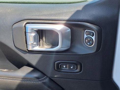 Used 2018 Jeep Wrangler Unlimited Sahara AWD/4WD image 18