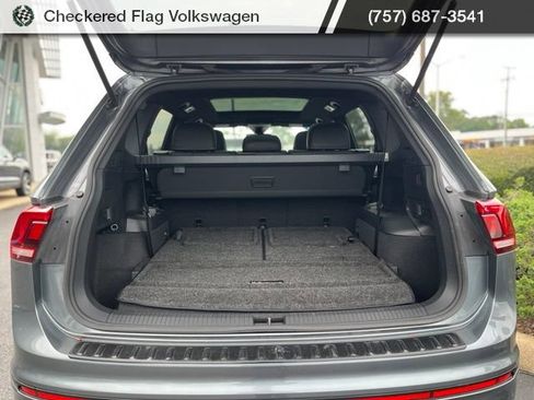 Used 2023 Volkswagen Tiguan SE R-Line FWD image 32