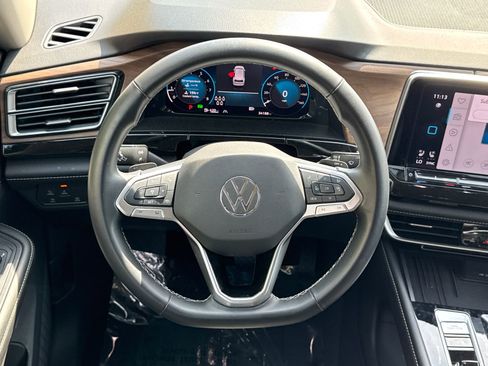 Used 2025 Volkswagen Atlas SE FWD image 24
