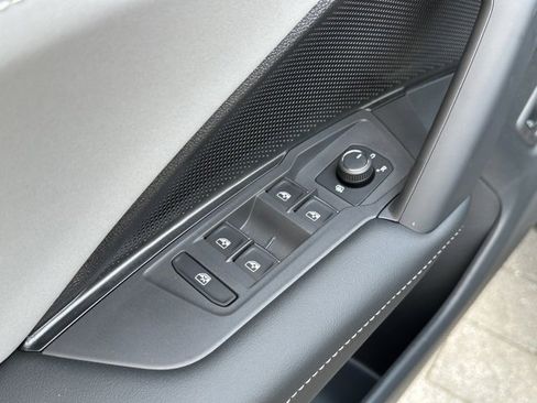 New 2025 Volkswagen Tiguan SE image 11