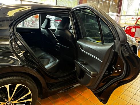 Used 2020 Toyota Camry SE w/ Convenience Package FWD image 25