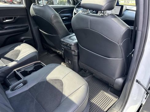 Used 2024 Toyota Grand Highlander AWD Hybrid image 27