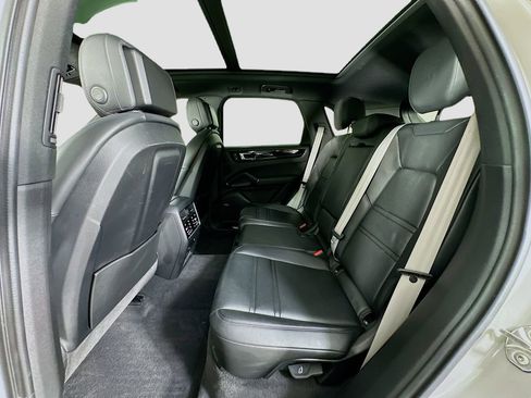 Certified 2022 Porsche Cayenne AWD/4WD image 24