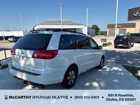 Used 2009 Toyota Sienna XLE FWD image 11