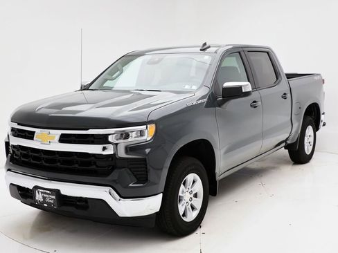 Used 2025 Chevrolet Silverado 1500 LT image 2