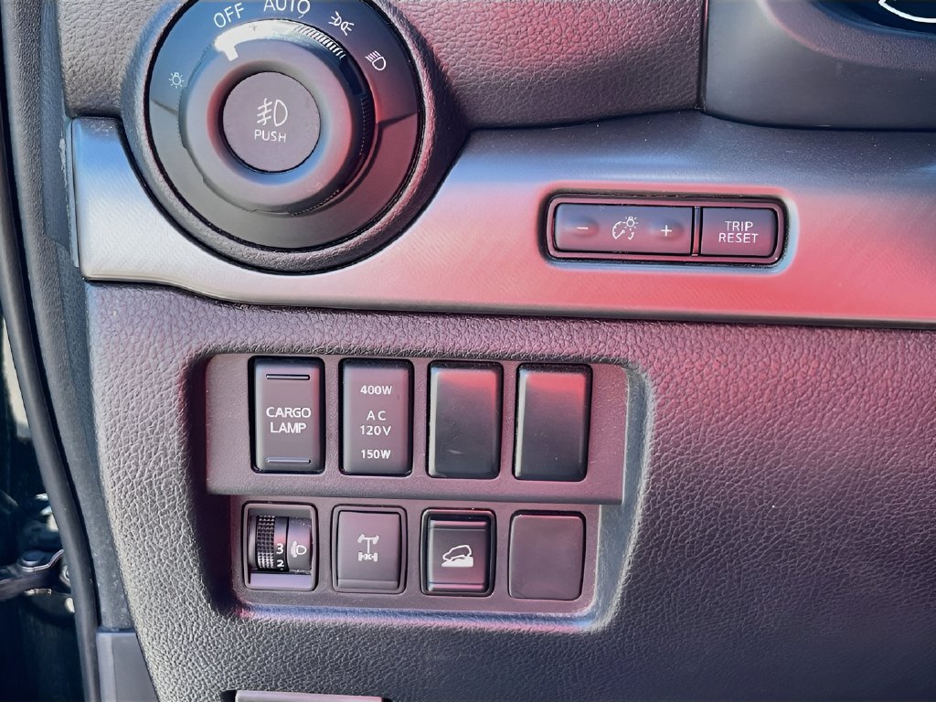 Used 2020 Nissan Titan PRO-4X w/ Pro-4x Convenience Package AWD/4WD image 10