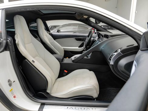 Used 2020 Jaguar F-TYPE Coupe image 31