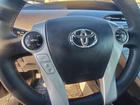 Used 2014 Toyota Prius Five image 14