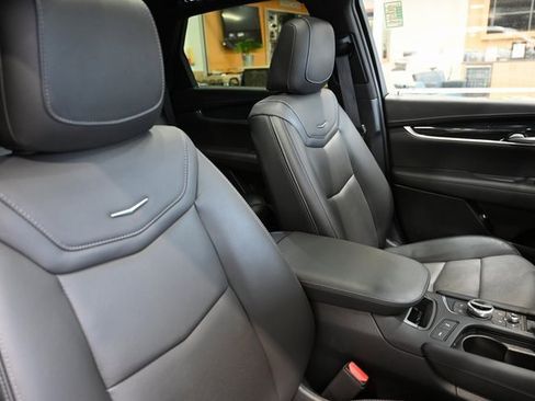 Used 2025 Cadillac XT5 Premium Luxury image 9