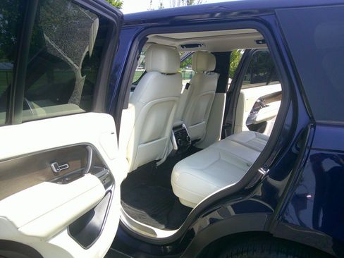 Used 2023 Land Rover Range Rover SE AWD/4WD image 5