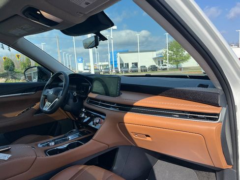 Used 2025 INFINITI QX60 Sensory w/ Vision Package image 19