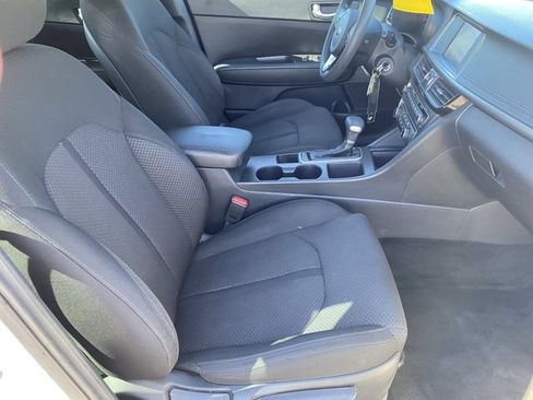 Used 2018 Kia Optima LX w/ 17" Alloy Wheels Package FWD image 9