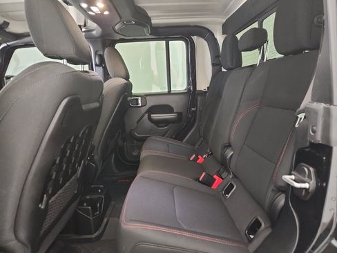 Used 2021 Jeep Gladiator Rubicon w/ Cold Weather Group image 29