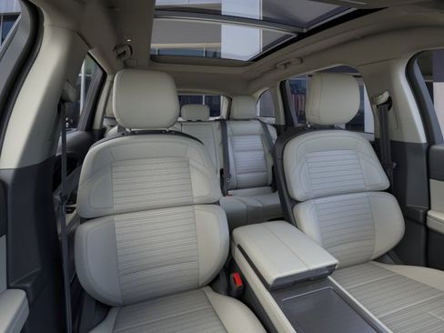 New 2026 Lincoln Nautilus Reserve AWD/4WD image 10