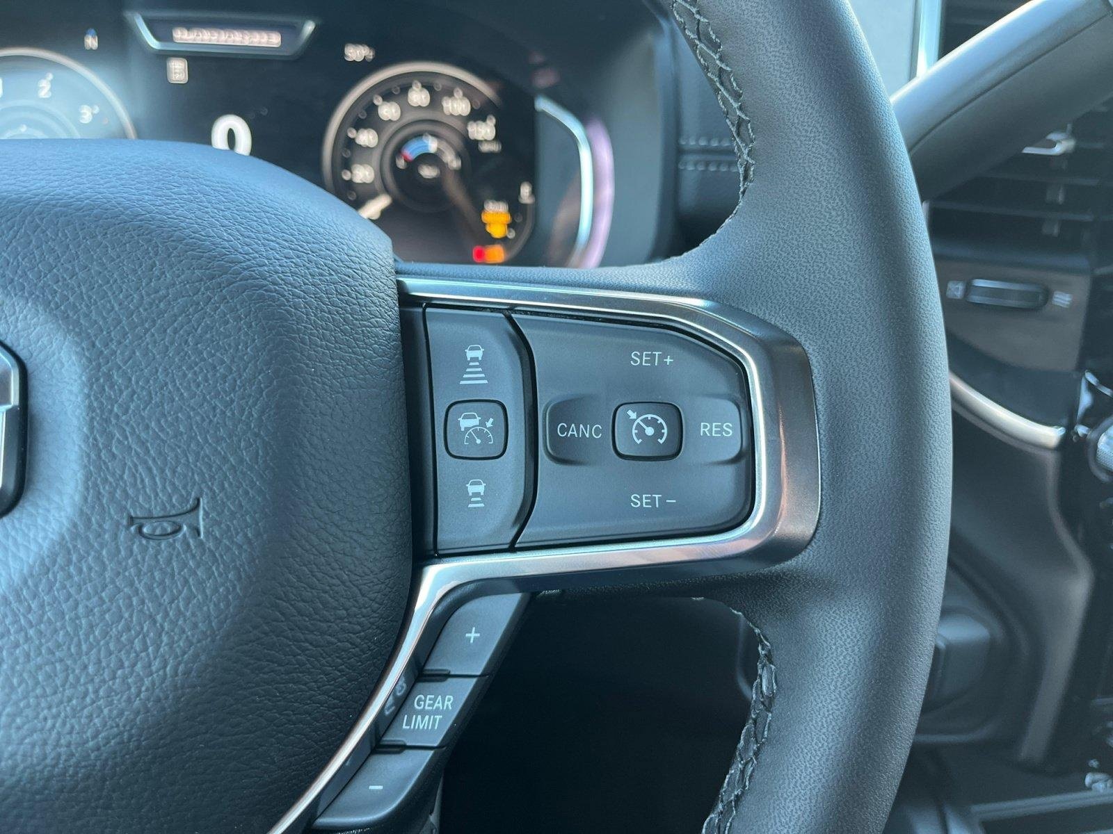 New 2026 RAM 2500 Laramie AWD/4WD image 18