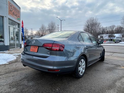 Used 2017 Volkswagen Jetta S image 4