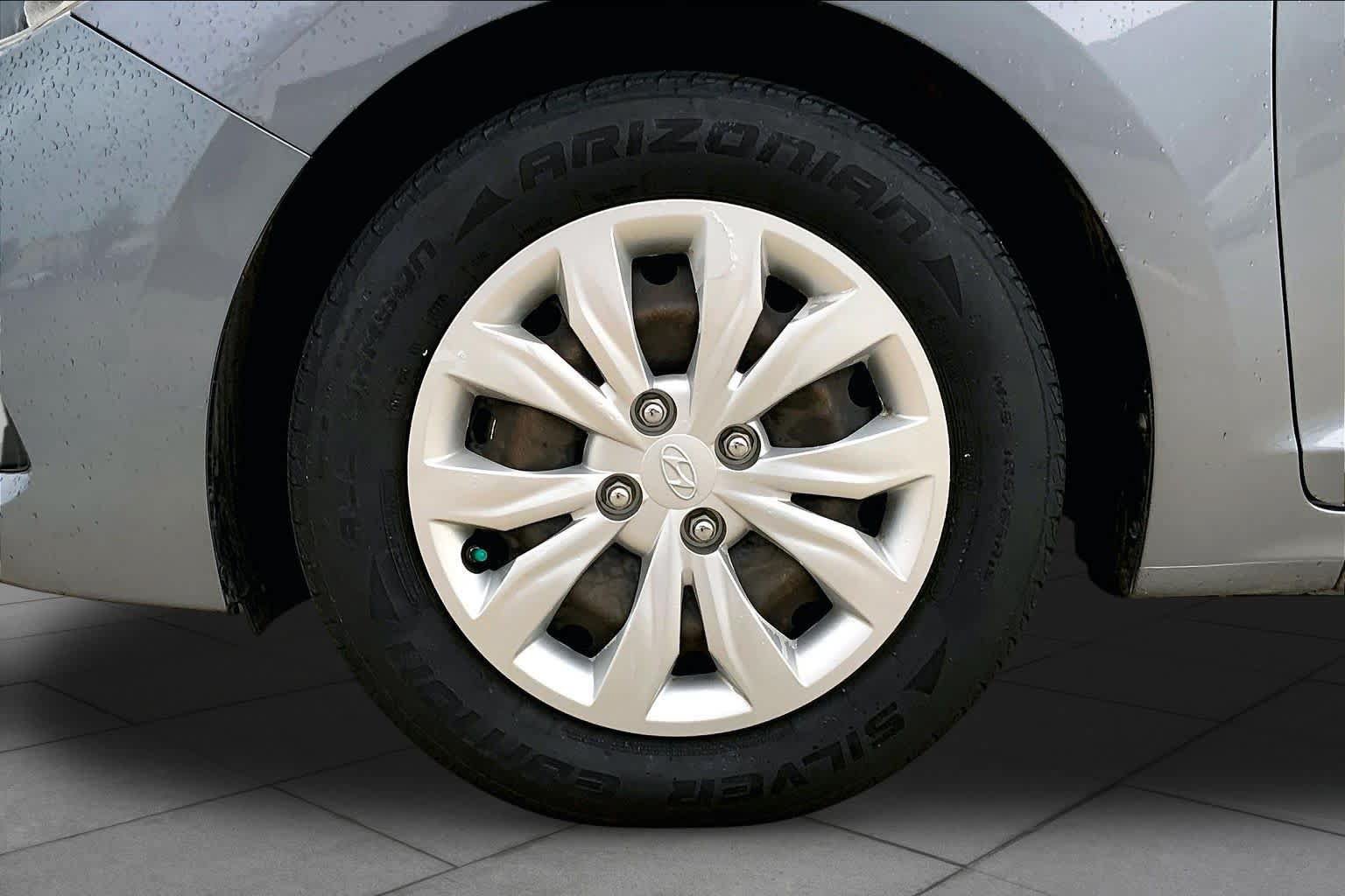 Used 2020 Hyundai Accent SE FWD image 10