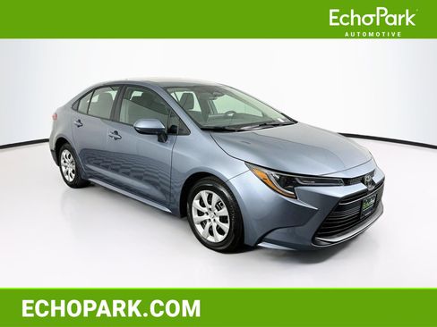 Used 2025 Toyota Corolla LE FWD image 1