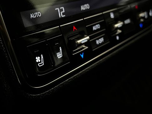 Used 2024 Lexus LX 600 4WD w/ Luxury Package image 28