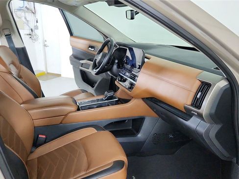 Used 2023 Nissan Pathfinder Platinum w/ Cargo Package FWD image 22