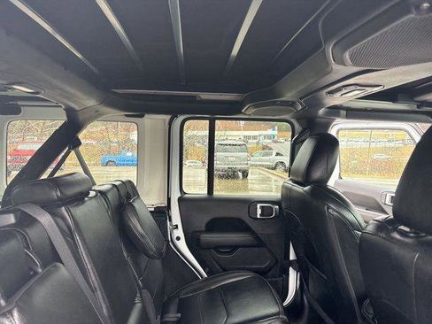 Used 2022 Jeep Wrangler Unlimited Sahara w/ Cold Weather Group image 33